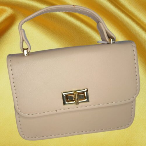 Bolsa Estruturada Bege Elegance com Fecho Dourado – Estilo e Sofisticação em Cada Detalhe